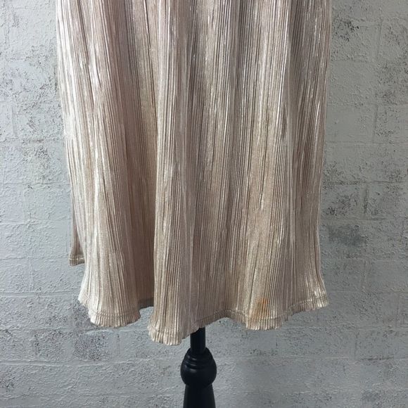 Alya Gold Mini Dress - Picture 5 of 7